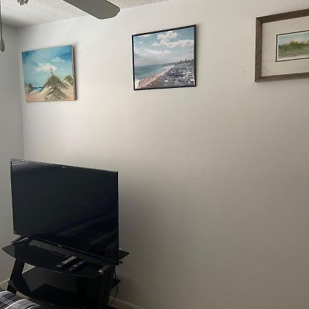 Private Room In A 2 Bedroom 1 Bathroom Shared With Host, On The Beach, Surrounded By Resorts, Only 2 People Max セント・ピート・ビーチ エクステリア 写真