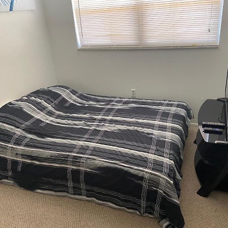 Private Room In A 2 Bedroom 1 Bathroom Shared With Host, On The Beach, Surrounded By Resorts, Only 2 People Max セント・ピート・ビーチ エクステリア 写真