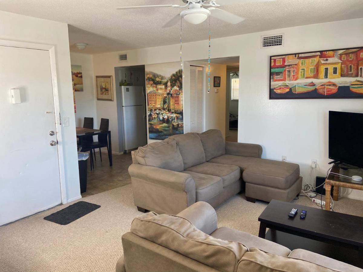 Private Room In A 2 Bedroom 1 Bathroom Shared With Host, On The Beach, Surrounded By Resorts, Only 2 People Max セント・ピート・ビーチ エクステリア 写真