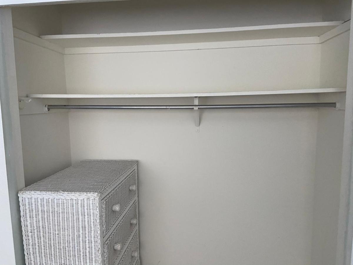 Private Room In A 2 Bedroom 1 Bathroom Shared With Host, On The Beach, Surrounded By Resorts, Only 2 People Max セント・ピート・ビーチ エクステリア 写真