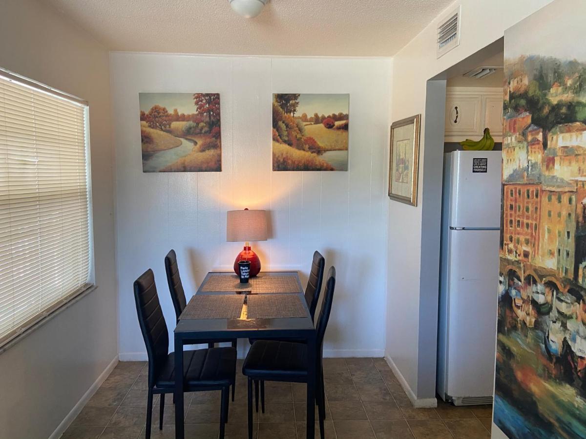 Private Room In A 2 Bedroom 1 Bathroom Shared With Host, On The Beach, Surrounded By Resorts, Only 2 People Max セント・ピート・ビーチ エクステリア 写真
